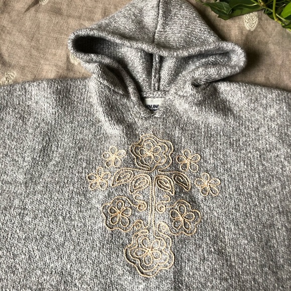 Oshkosh • Marled Grey Knit Poncho - Picture 2 of 5